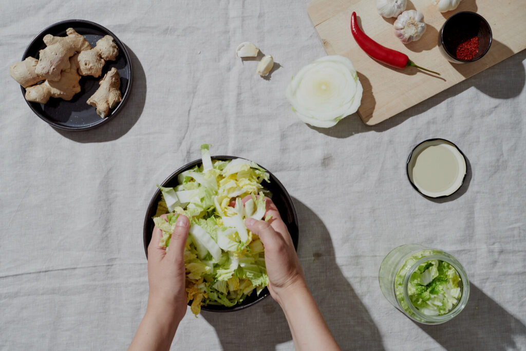 3.0 Mix and knead salted chinese cabbage with your hands. Let the bowl with the cabbage rest for a few hours. Place a cloth on top, especially in warmer seasons.