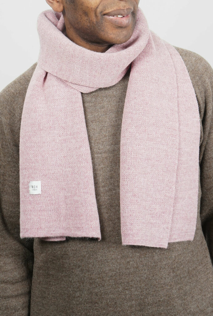 »Perriand« Scarf made of soft pink 100% Alpaka by REH (GERMANY).