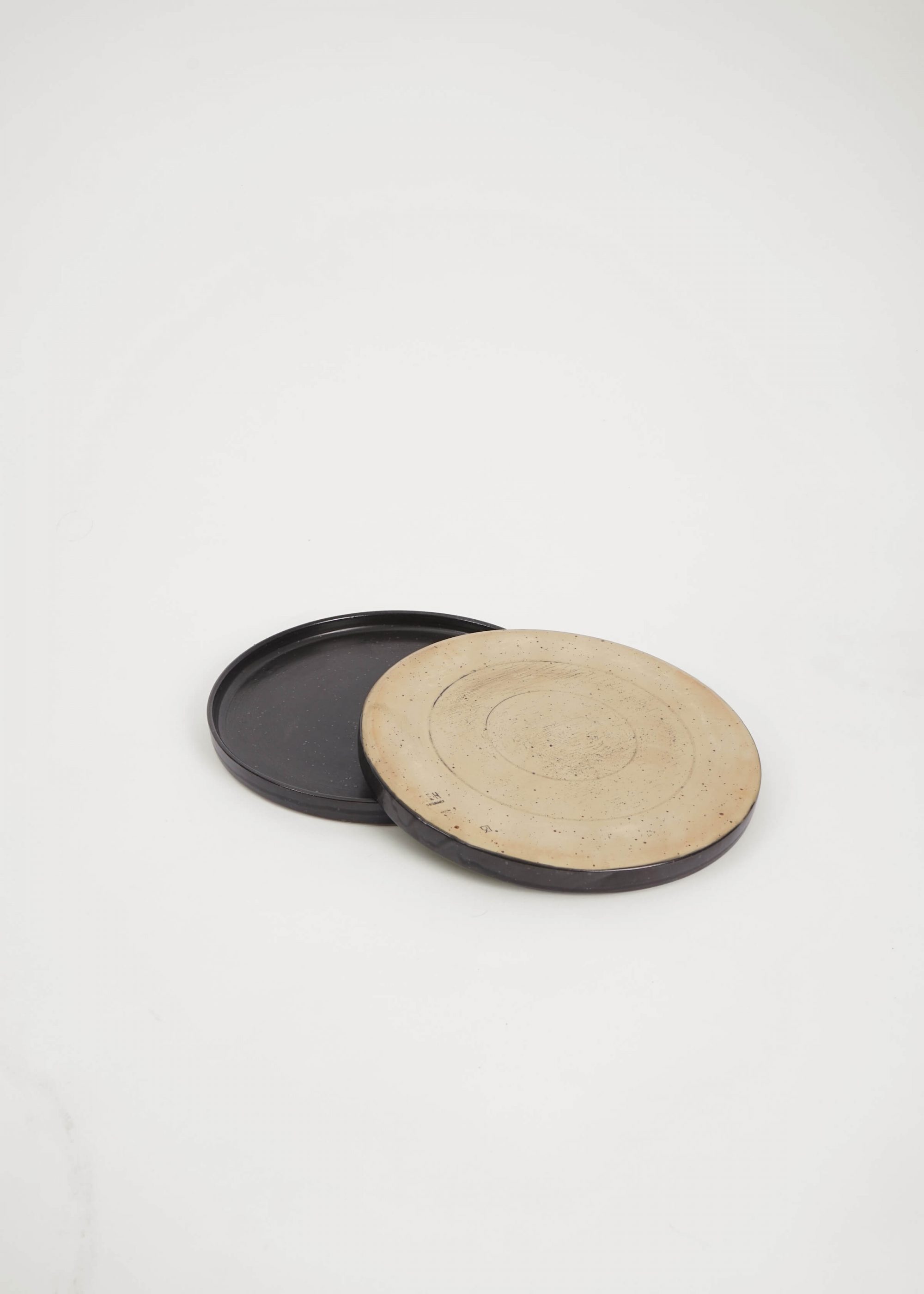 Product image for »Hotu Black« Matt High-Rim Stoneware Gourmet Plate 27 cm