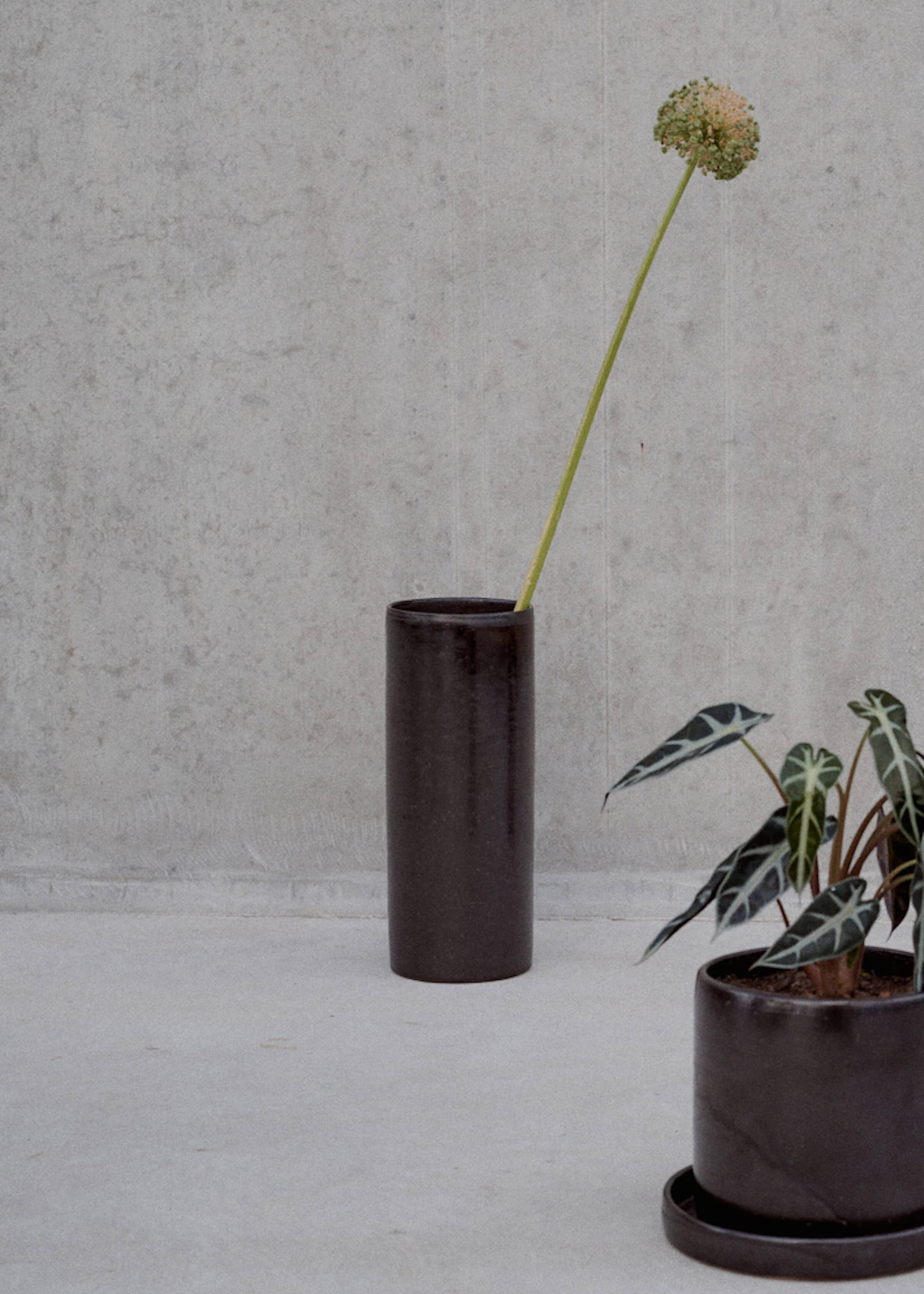 Product image for »Torus Black« Large Ceramic Vase | Genuine Stoneware