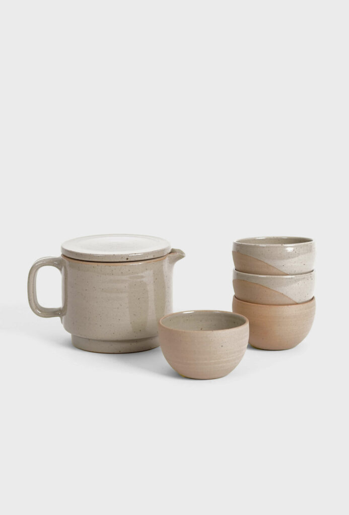 Tea and coffee Ceramic Set encompassing four grey stoneware tea bowls and one 1.0 liter teapot for one or two persons
