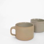 REH Design Tasse aus Berlin. Graues Steinzeug handgedreht und spülmaschinentauglich