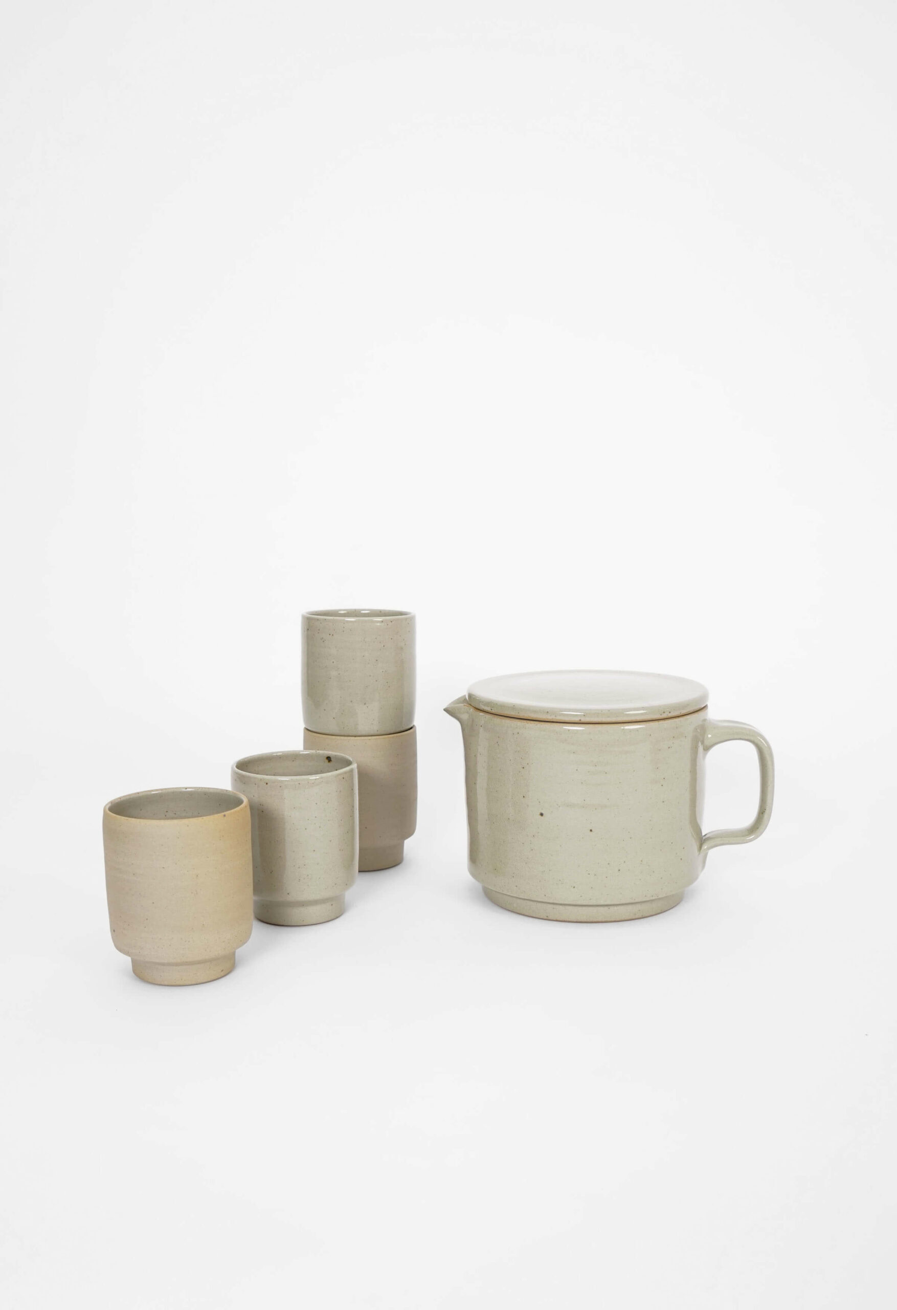 Teekanne und Tassen Set aus authentischem Steinzeug designed von R.EH