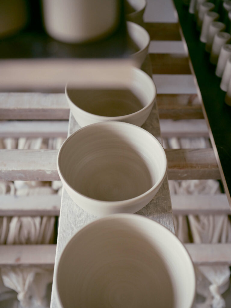 REH (GERMANY) Keramik gefertigt von einer der letzten Scheibentöpfereien in Deutschland. Steinzeug Keramik Geschirr, Pflanzentöpfe und Vasen.
