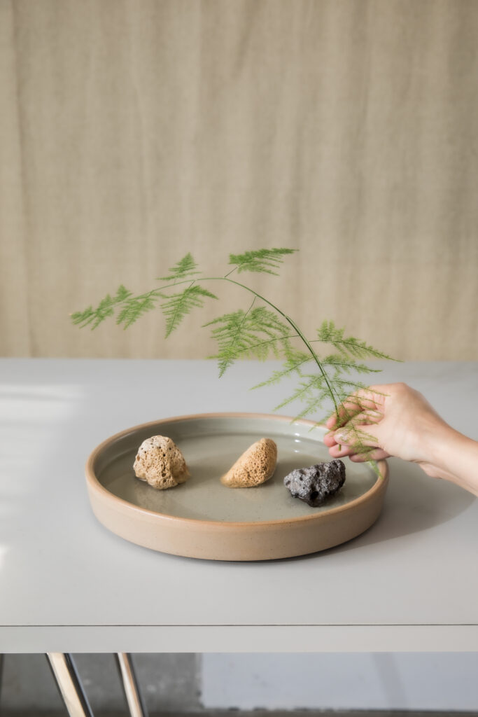 Ikebana Kunst mit den REH (GERMANY) Steinzeug Keramik Tellerschalen